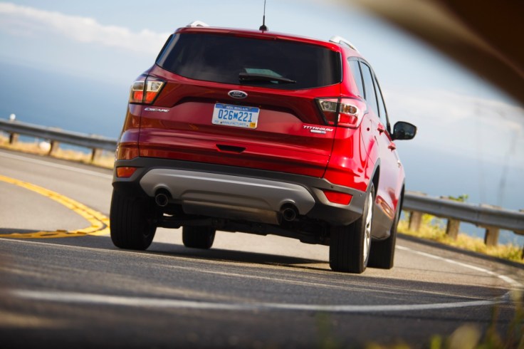 17Ford-Escape-Titanium_09_HR
