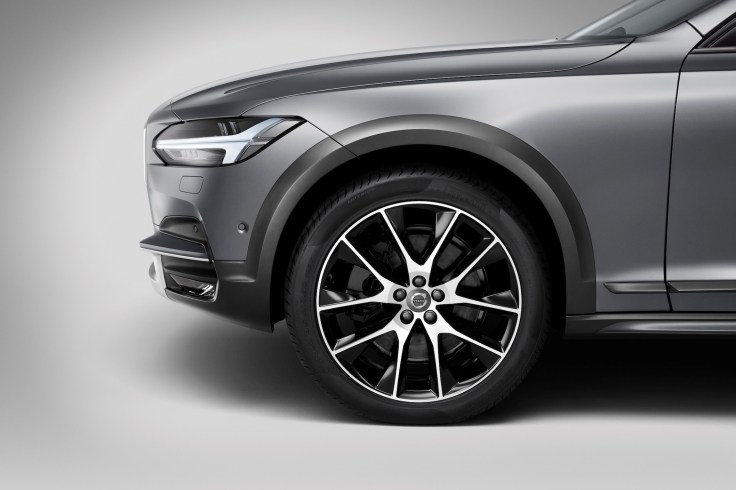 New Volvo V90 Cross Country Studio detail
