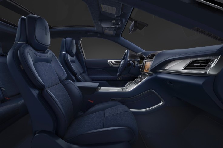 1421874_17_LNC_CTN_200097_RHS_Hires_RGB_160803