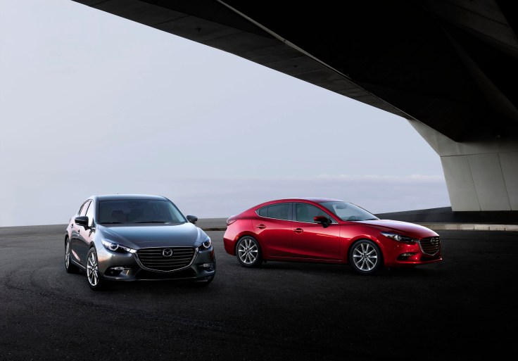 2017_Mazda3_exterior_005