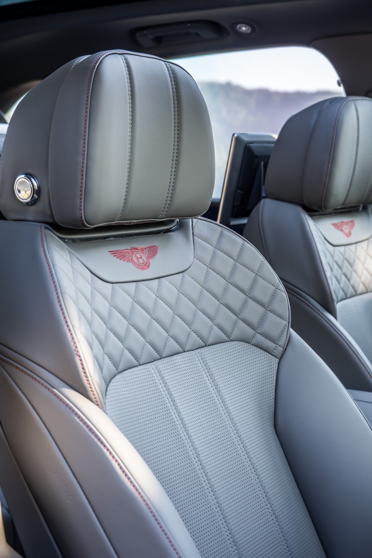 Bentley Bentayga named SUV of the Year by Robb Report UK 07