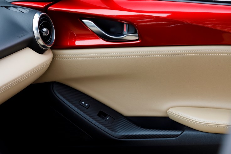 2017-Mazda-MX-5-Miata-RF-20