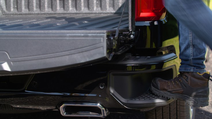 The Durabed truck bed, standard on all 2019 Silverado 1500 models, includes larger cutouts in the GM-exclusive CornerStep bumpers to better accommodate steel-toed boots.