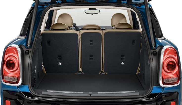 P90240656_highRes_the-new-mini-country