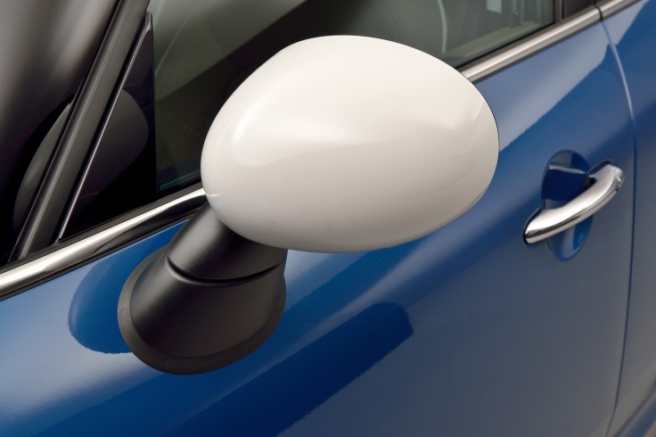 P90240672_highRes_the-new-mini-country