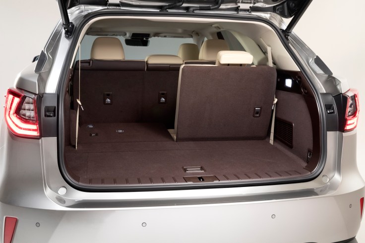 2018_RX_350L_12_34677EBDE98217061B58D281215B1EE07AD983BA