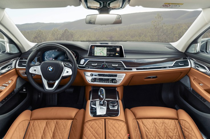 P90333074_highRes_the-new-bmw-7-series