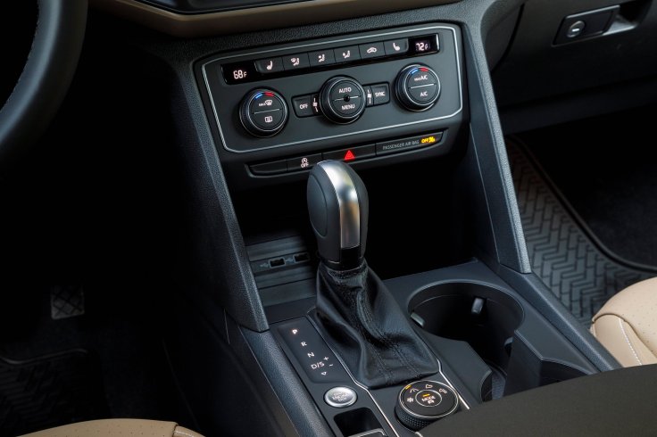 2020_Atlas_Cross_Sport_-_Tourmaline_Blue_-_SE_with_Technology-Large-10937