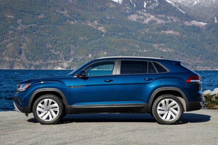 2020_Atlas_Cross_Sport_-_Tourmaline_Blue_-_SE_with_Technology-Large-10951